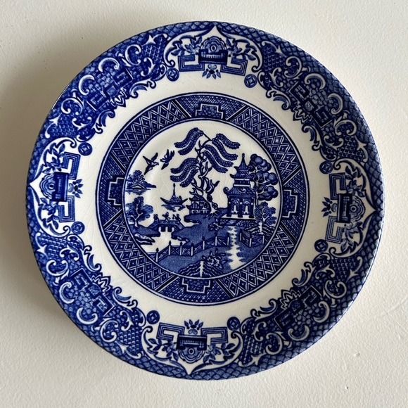 Willow ware saucer - Picture 1 of 3